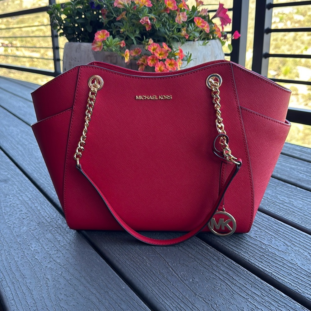 NWT Michael Kors Jet Set Travel Bright Red Shoulder Tote with Gold Chain Straps